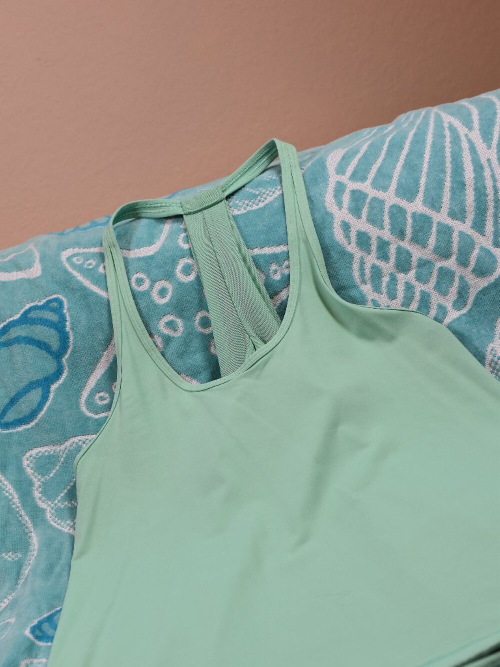 Lululemon mint green tank